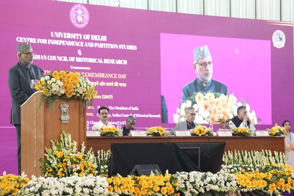 উপ-রাষ্ট্রপতি সিপি রাধাকৃষ্ণন আজ দিল্লিতে ‘দেশভাগ-জনিত বিভীষিকা স্মরণ দিবস’ উপলক্ষে আয়োজিত এক অনুষ্ঠানে বলেন, দেশ আজ যে স্বাধীনতার স্বাদ পাচ্ছে, তা পূর্ববর্তী প্রজন্মের মহান আত্মত্যাগের ফসল