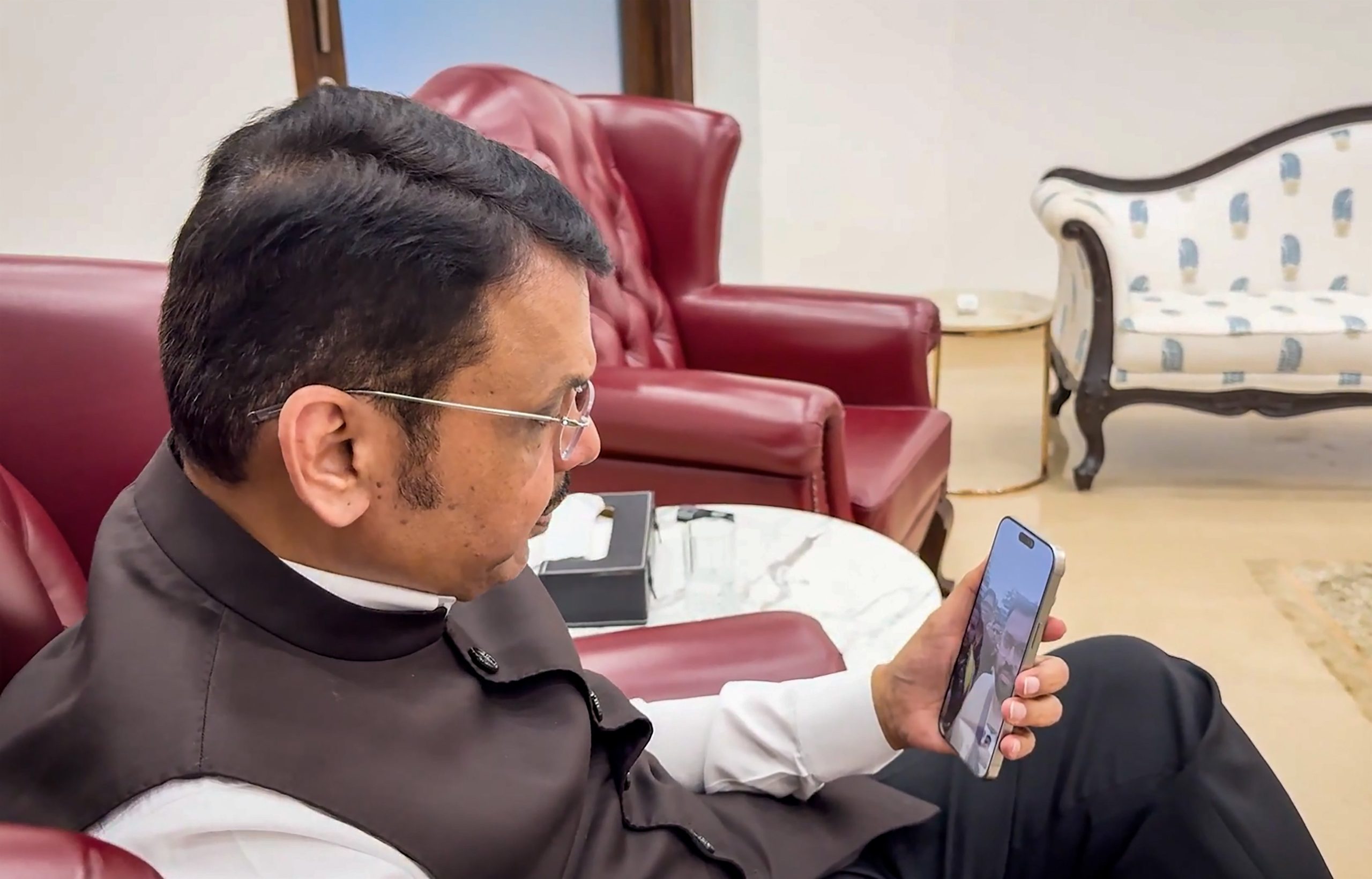 महाराष्ट्र सरकार ने नेपाल-तिब्बत क्षेत्र में फंसे राज्य के 404 लोगों में से 338 से संपर्क स्थापित किया