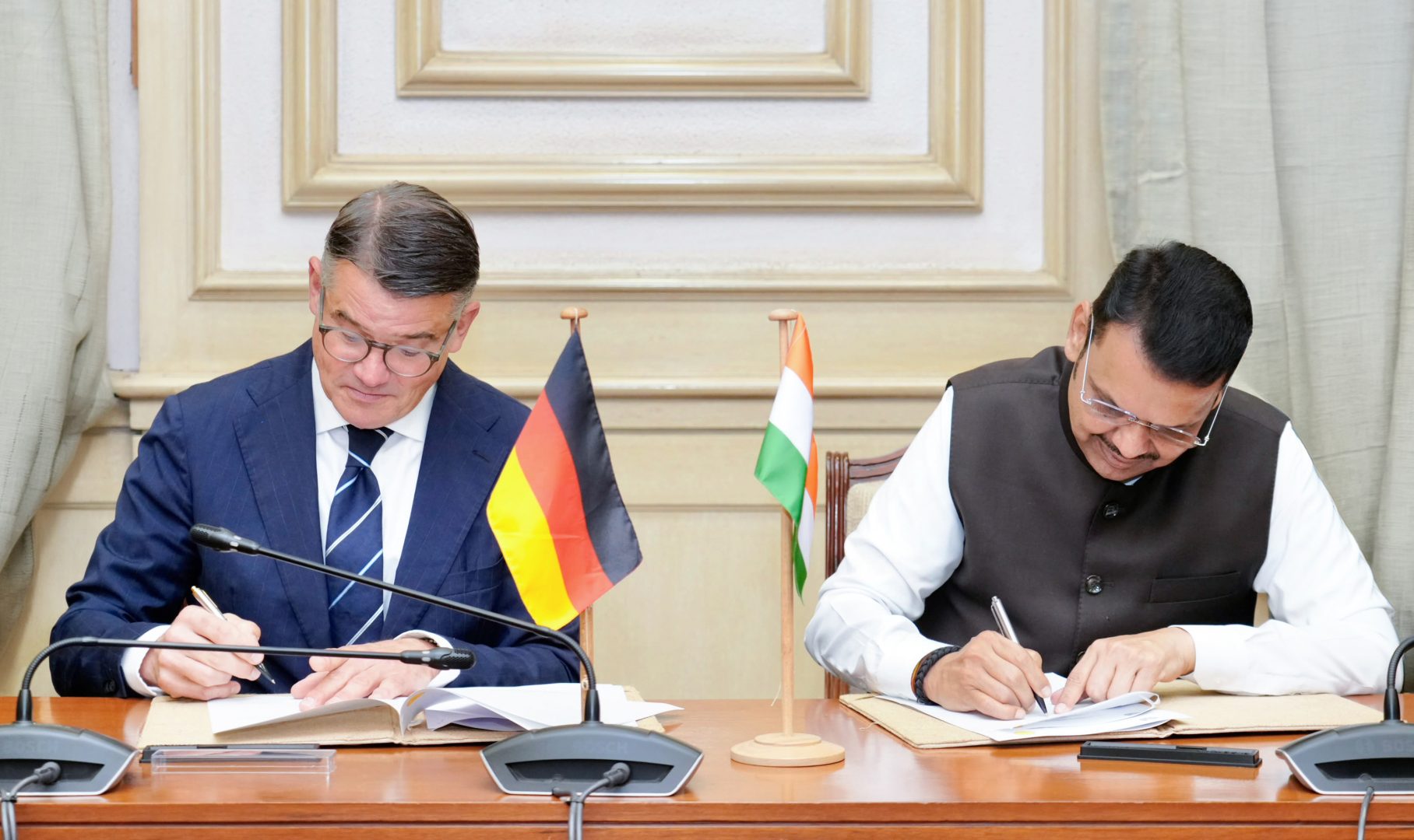 महाराष्ट्र और जर्मनी के हेसे राज्य ने निवेश और उद्योग में सहयोग के लिए समझौता ज्ञापन पर हस्ताक्षर किए