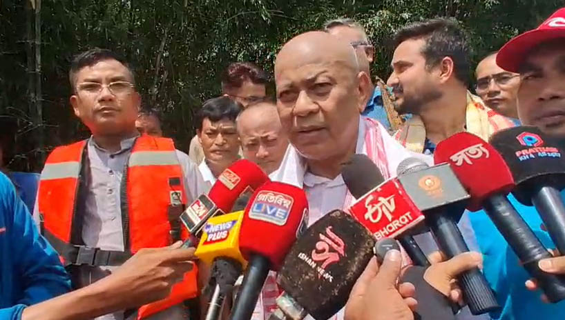 বি টি চিৰ মুখ্য কাৰ্য্যবাহী সদস্য হাগ্রামা মহিলাৰীৰ শিৱসাগৰৰ বান বিধ্বস্ত অঞ্চল পৰিদৰ্শন