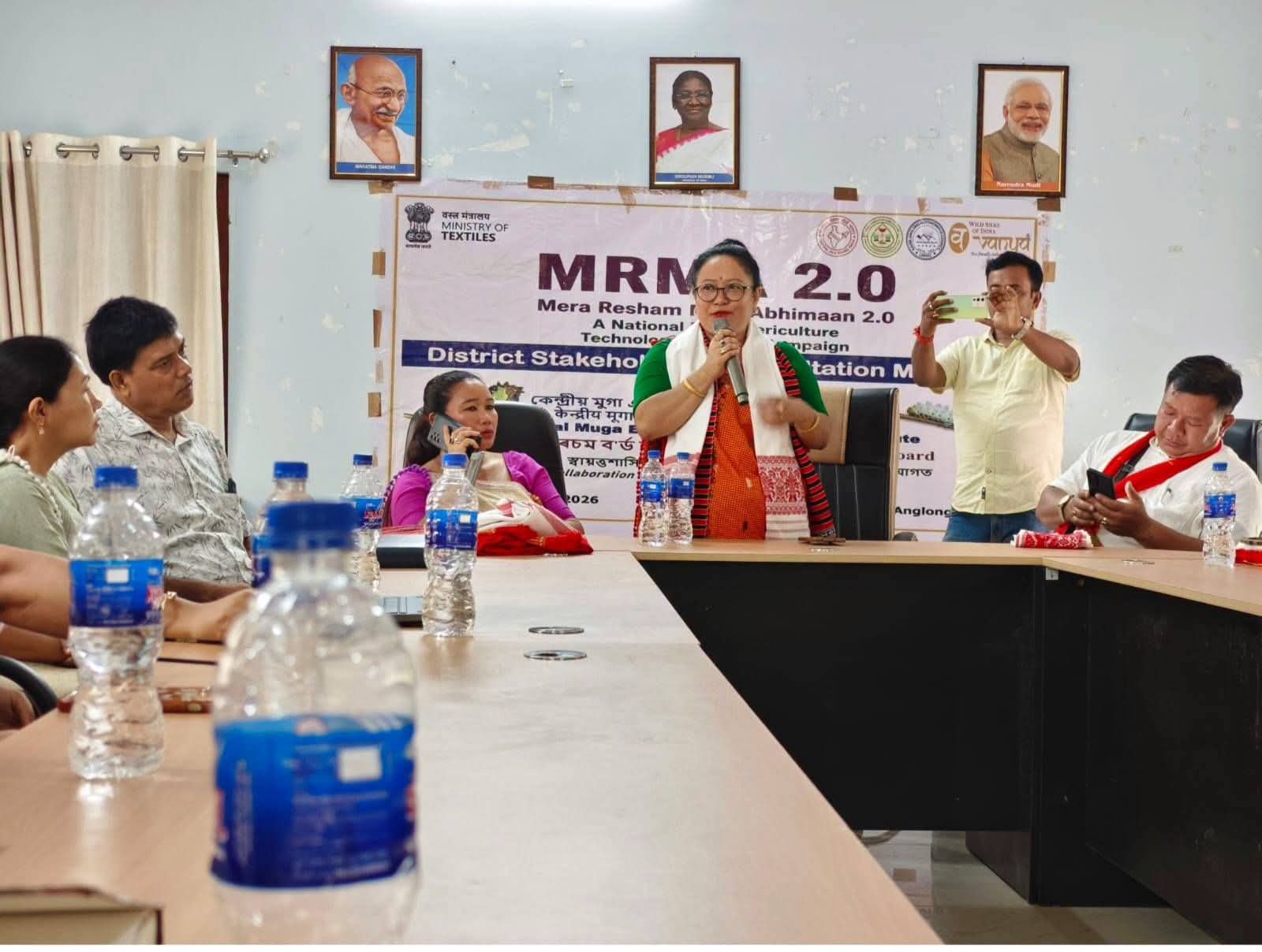 হামৰেনস্থিত কাৰ্বি পৰিষদৰ শাখা সচিবালয়ত ৰেচম বিভাগৰ সহযোগত মেৰা ৰেচম মেৰা অভিমান ২.০ কাৰ্যসূচী