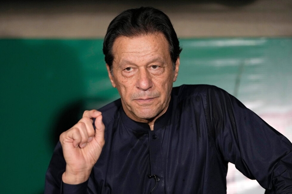 Pakistan SC orders transfer former PM Imran Khan to hospital for medical examination