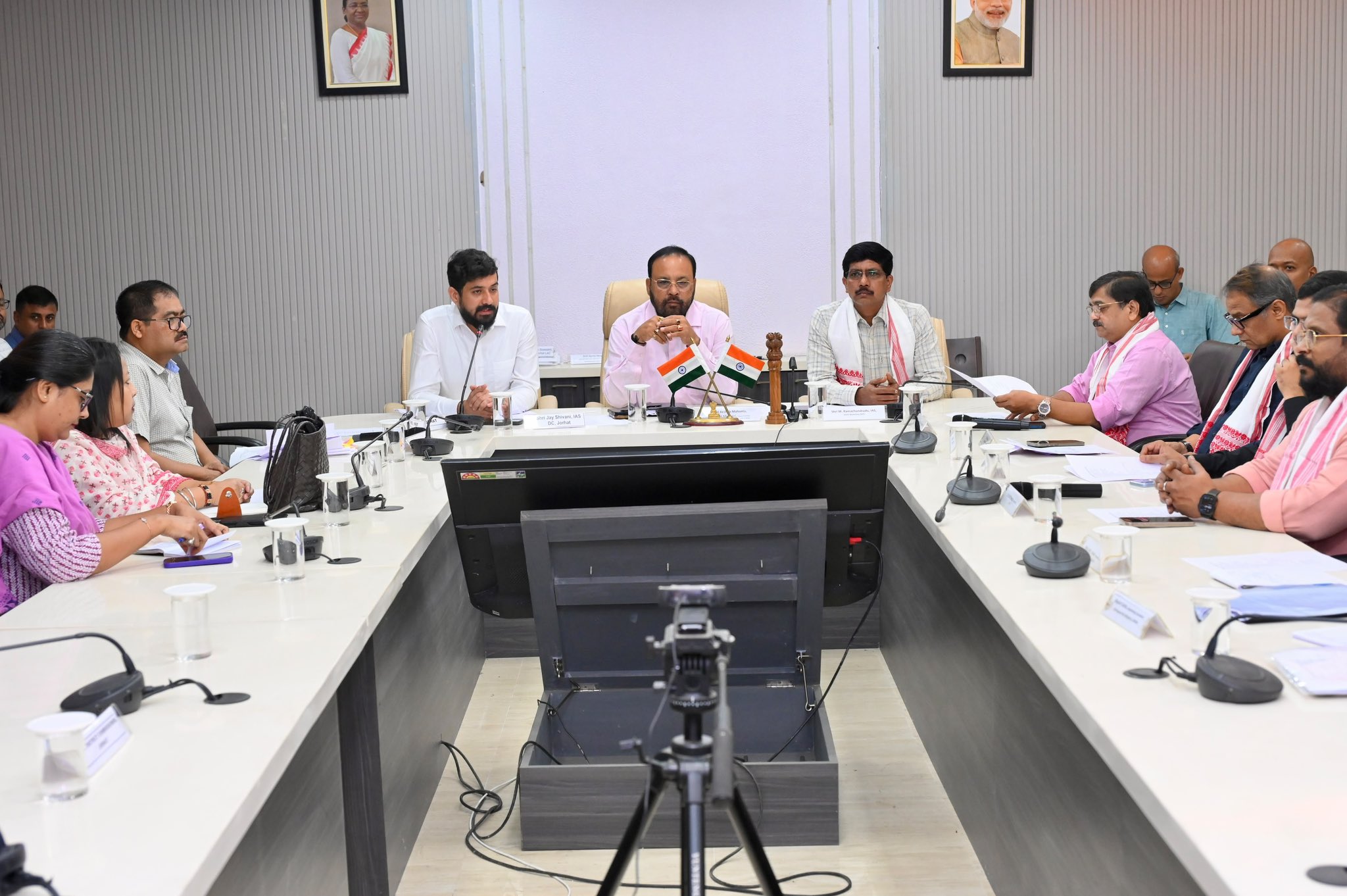 দিছপুৰত বিজ্ঞান প্রযুক্তি মন্ত্রী কেশৱ মহন্তৰ পৰ্যালোচনা বৈঠক