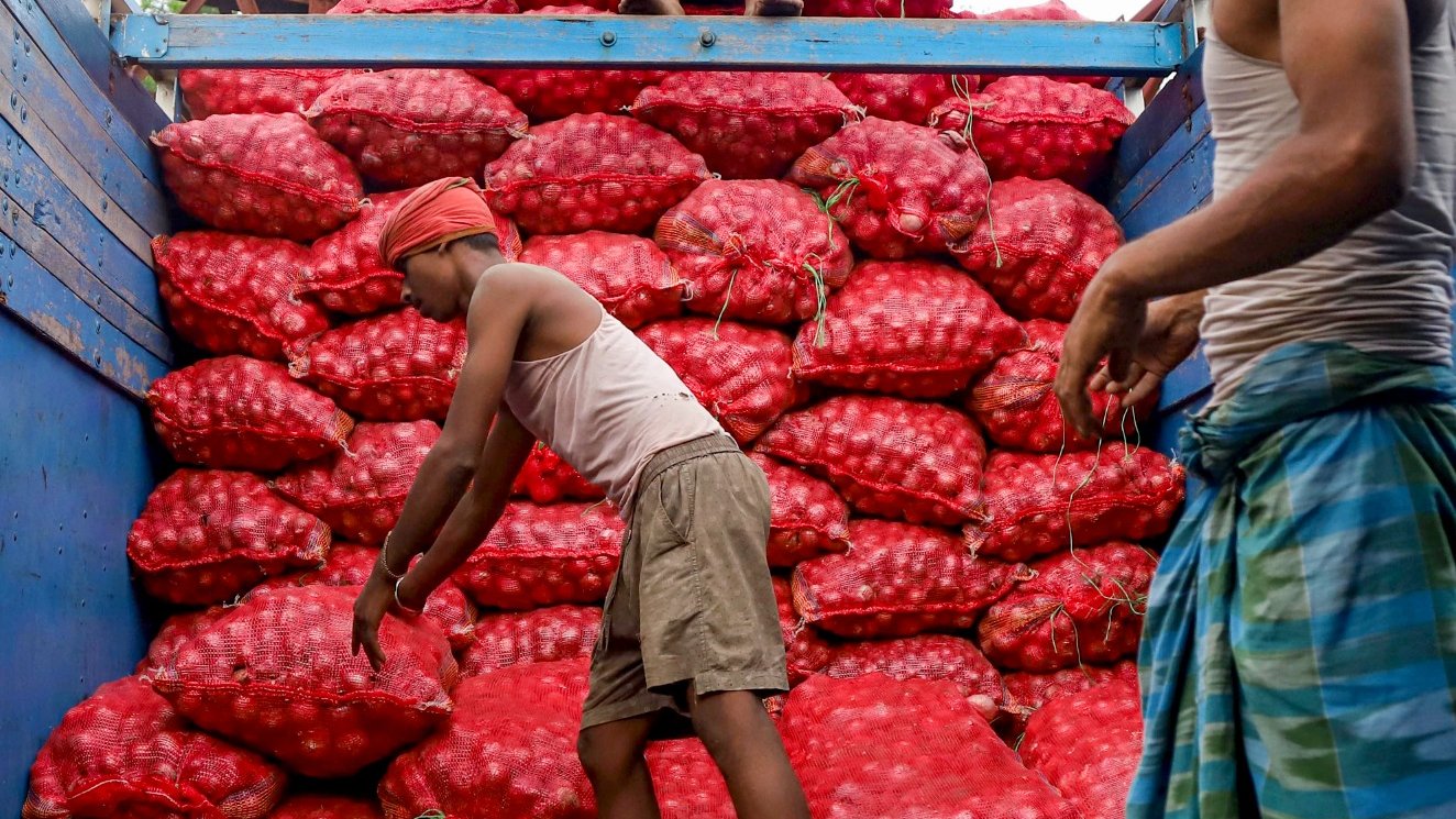 1st Kanda Express carrying over 450 tonnes of onions from Nashik, Maharashtra reached Delhi