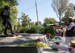 PM Modi pays floral tribute to Mahatma Gandhi in Bishkek PM Modi pays floral tribute to Mahatma Gandhi in Bishkek