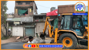 બાલાસિનોરમાં ડિમોલિશન: અમદાવાદ ઢાળથી ફાગવેલ નાકા સુધી 1000 થી વધુ દબાણો દૂર કરાયા