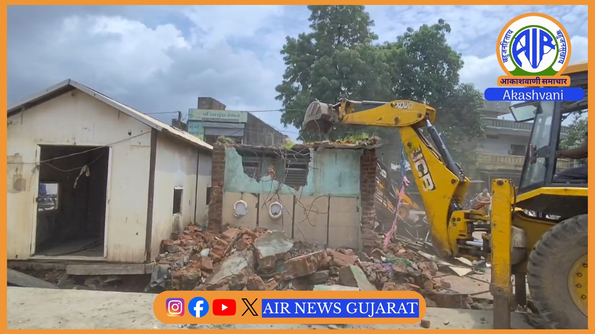છોટાઉદેપુરના કવાંટમાં ડિમોલિશન : મામલતદાર કચેરીથી નસવાડી ચોકડી સુધીના દબાણોનો સફાયો