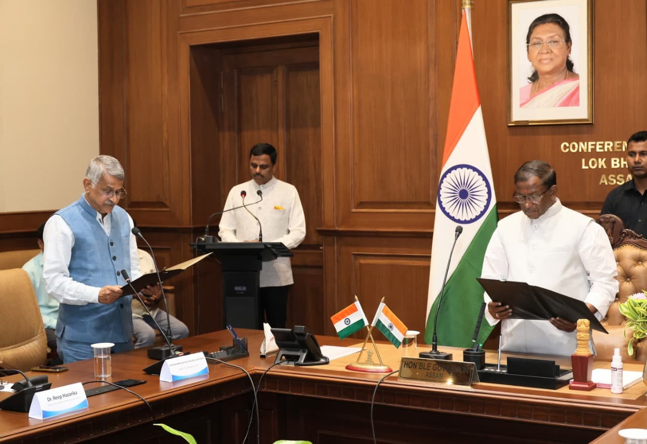 ৰাজ্যৰ মুখ্য তথ্য আয়ুক্ত হিচাপে ভাৰত ভূষণ দেৱচৌধুৰীৰ শপত গ্ৰহণ
