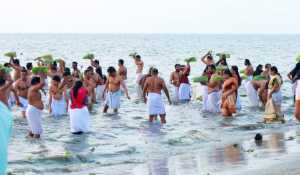 Thousands of devotees perform Pithru Tharpanam across Keralam on Karkkidaka Vavu