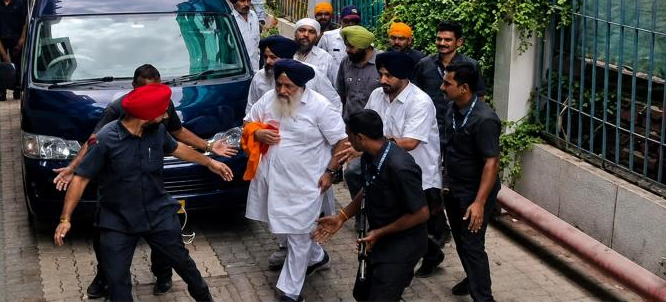 पंजाबचे माजी उपमुख्यमंत्री सुखबीर सिंग बादल यांच्यावर नांदेडमध्ये हल्ला, एकाला अटक