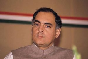प्रधानमंत्री मोदी और उपराष्‍ट्रपति ने पूर्व प्रधानमंत्री राजीव गांधी की जयंती पर उन्हें श्रद्धांजलि अर्पित की