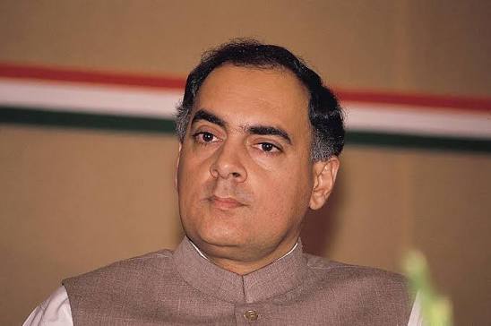 प्रधानमंत्री मोदी और उपराष्‍ट्रपति ने पूर्व प्रधानमंत्री राजीव गांधी की जयंती पर उन्हें श्रद्धांजलि अर्पित की
