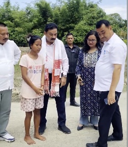 বানত ক্ষতিগ্ৰস্ত চৰাইদেউ জিলাৰ চুমনী গাঁও পৰিদৰ্শন বিধানসভাৰ অধ্যক্ষ ৰণজিৎ দাসৰ