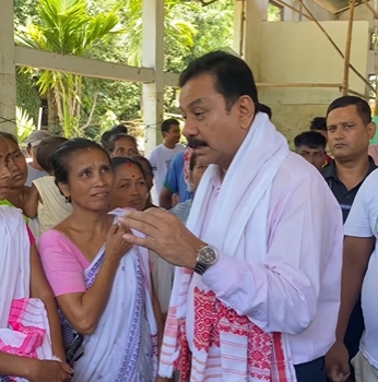 বিধানসভাৰ অধ্যক্ষ ৰণজিৎ দাসৰ শেহতীয়া বানত ক্ষতিগ্ৰস্ত চৰাইদেউ জিলাৰ চুমনী গাঁও পৰিদৰ্শন