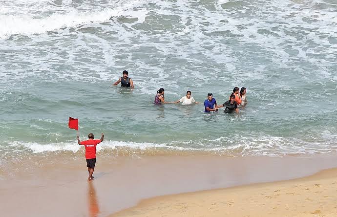 Red alert issued in all coastal districts of Keralam amid high wave warning