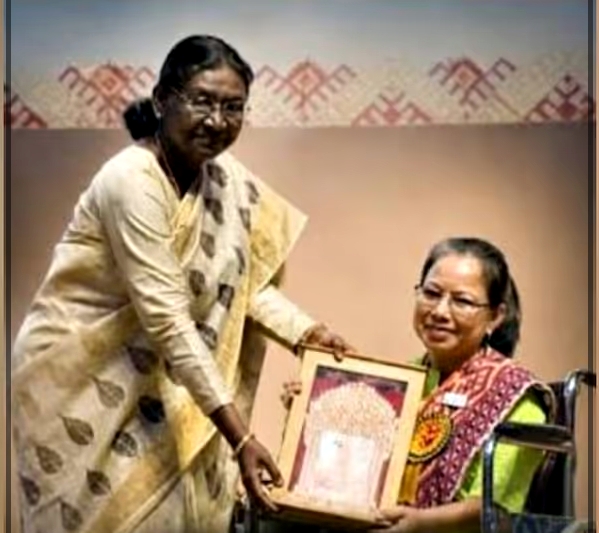 নামনি মাজুলীৰ কৰতিপাৰৰ বিশিষ্ট শিপিনী ৰীতি দলেৰাষ্ট্ৰীয় হস্ততাঁত পুৰস্কাৰ লাভ 