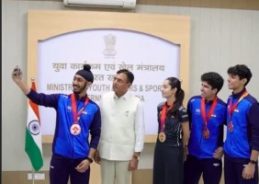 Sports Minister Dr Mansukh Mandaviya felicitates World Junior Squash Championship 2026 medallists in New Delhi Sports Minister Dr Mansukh Mandaviya felicitates World Junior Squash Championship 2026 medallists in New Delhi