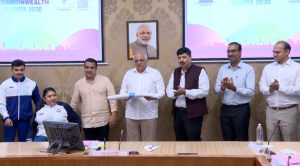 વર્ષ 2030 કોમનવેલ્થ ગેમ્સની તૈયારીઓમાં ગતિ: CM ભૂપેન્દ્ર પટેલને કોમનવેલ્થ ફ્લેગ અપાયો