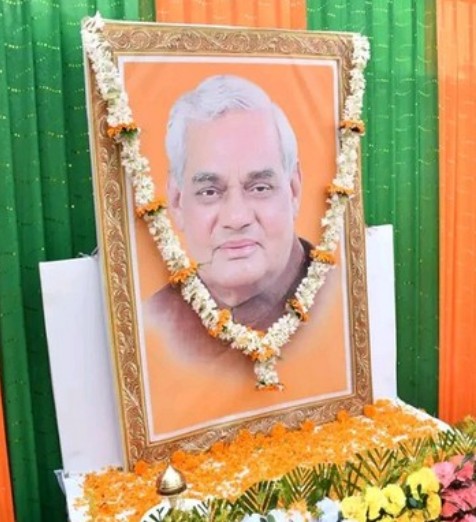 त्रिपुरा भाजपा ने अटल बिहारी वाजपेयी की पुण्यतिथि पर श्रद्धांजलि कार्यक्रम आयोजित किया
