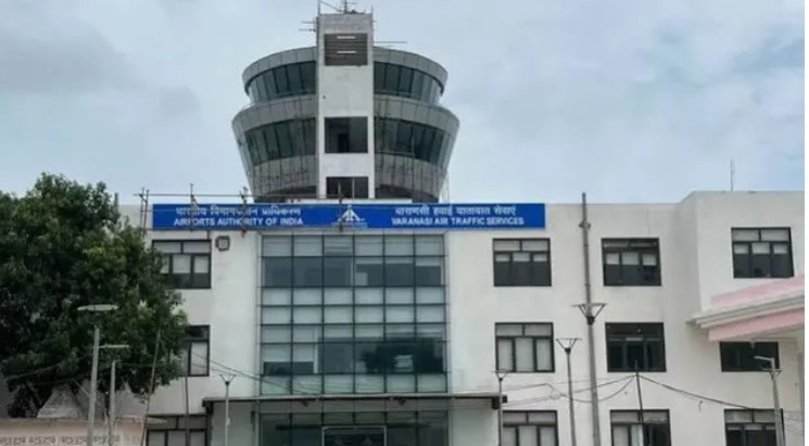 वाराणसी हवाई अड्डे पर सुरक्षा जांच के दौरान लाइसेंसी बंदूक चली