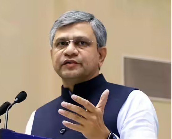 रेल मंत्री अश्विनी वैष्णव ने कहा, उत्पादन इकाइयों में 238 वातानुकूलित ईएमयू रेक बनाने को प्राथमिकता