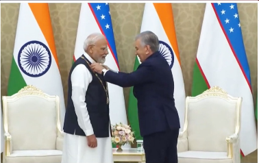 प्रधानमंत्री मोदी को ऑर्डर ऑफ ओलिय दरजाली दोस्तलिक से सम्मानित किया गया