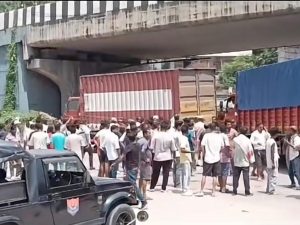 শ্বিলঙত হোৱা আক্ৰমণৰ ঘটনাক লৈ তৃতীয় দিনাও অসমৰ চালকসকলৰ যোৰাবাটত প্রতিবাদ