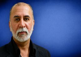 SC directs Tehelka Magazine Chief Editor Tarun Tejpal to surrender within three weeks SC directs Tehelka Magazine Chief Editor Tarun Tejpal to surrender within three weeks