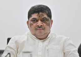 Telangana auto drivers call off indefinite strike after talks with Transport Minister Ponnam Prabhakar