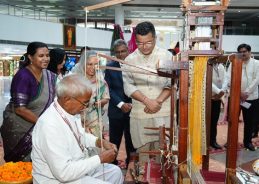 Technology and innovation expand market opportunities for GI-tagged handloom products, says Textile Minister  