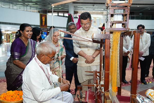 Technology and innovation expand market opportunities for GI-tagged handloom products, says Textile Minister  