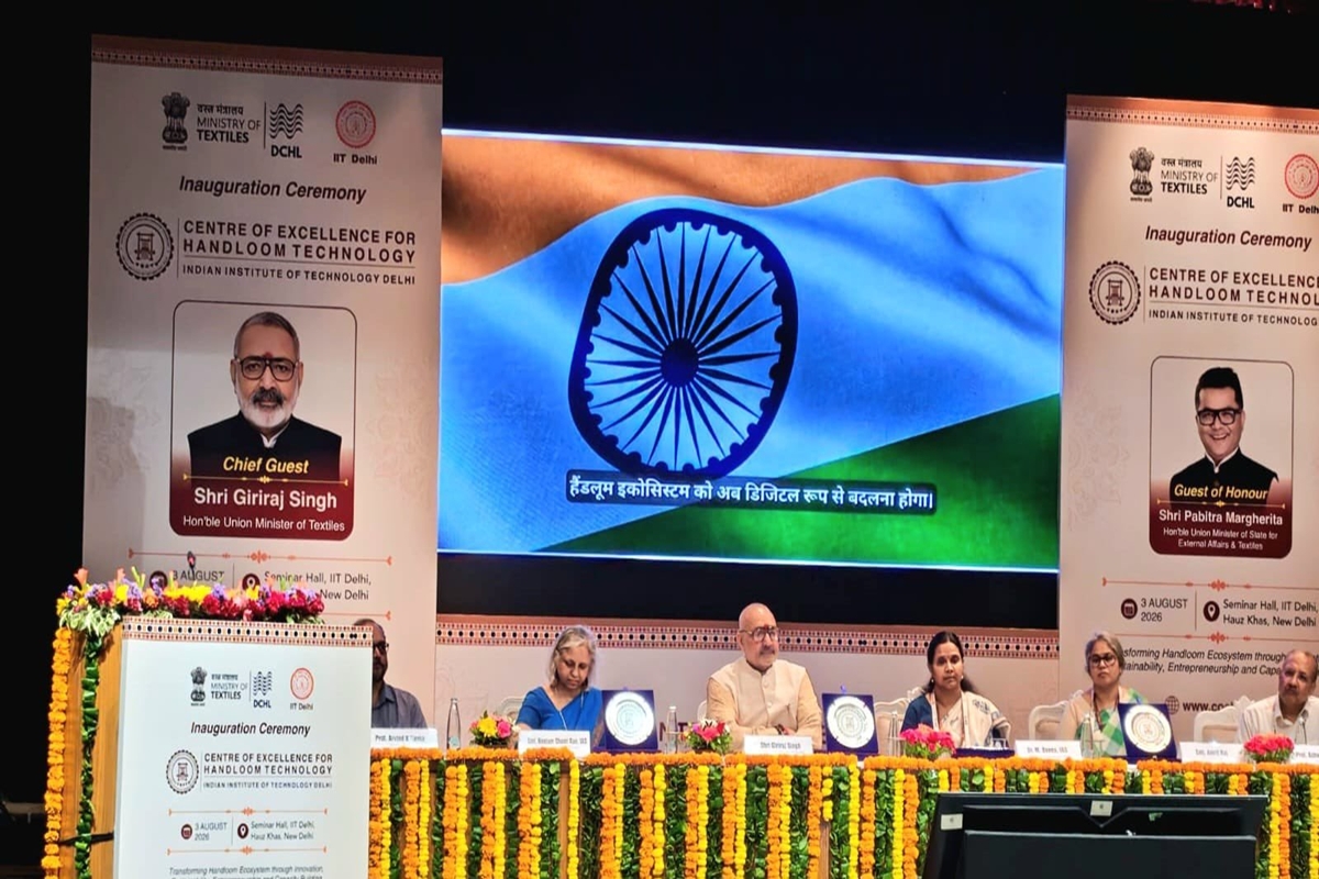Weavers must adopt modern techniques without compromising rich weaving heritage, says Textile Minister