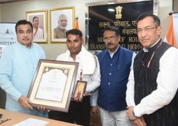 Union Minister Nitin Gadkari confers Sarvottam Jeevan Raksha Padak on 12 rat miners for Silkyara Tunnel rescue