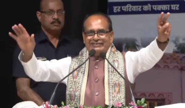 Union Minister Shivraj Singh Chouhan hands over keys of 2.35 lakh PMAY-G houses in Patna