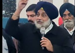 SAD President Sukhbir Singh Badal injured in attack in Nanded SAD President Sukhbir Singh Badal injured in attack in Nanded