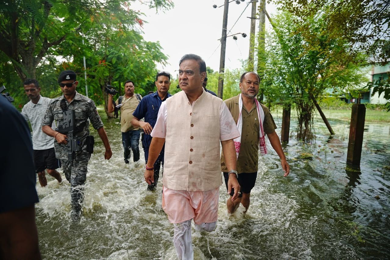 অহা ৯ আগষ্টৰ পৰা উজনি অসমৰ বান ক্ষতিগ্ৰস্ত অঞ্চলসমূহৰ ক্ষয়-ক্ষতিৰ জৰীপ কৰা হ’ব বুলি মুখ্যমন্ত্ৰীৰ প্ৰকাশ