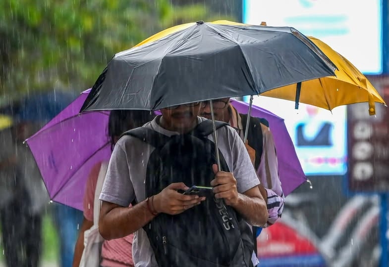 IMD issues an orange alert warning for very heavy rainfall over Chhattisgarh & Odisha today