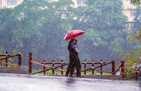 Orange alert issued for heavy rainfall across 12 districts of Keralam