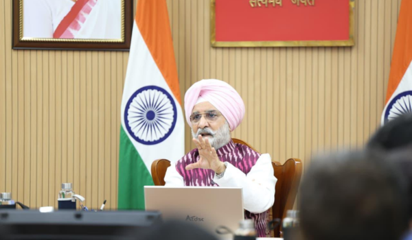 Delhi LG Sandhu reviews functioning of Delhi Police’s dedicated Senior Citizen Mobile Application