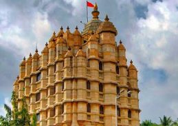 Maharashtra CM Fadnavis Orders Probe Into Alleged Misappropriation of Siddhivinayak Temple Donations Maharashtra CM Fadnavis Orders Probe Into Alleged Misappropriation of Siddhivinayak Temple Donations