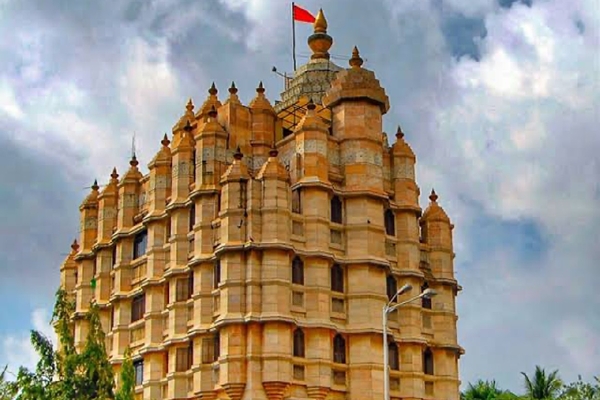Maharashtra CM Fadnavis Orders Probe Into Alleged Misappropriation of Siddhivinayak Temple Donations