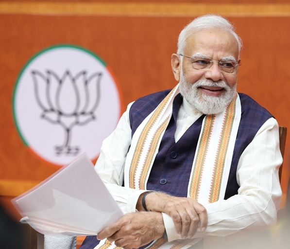 PM Modi meets BJP’s newly formed team in Delhi; Party passes resolution regarding honour & protection of historic legacy of ‘Vande Mataram’