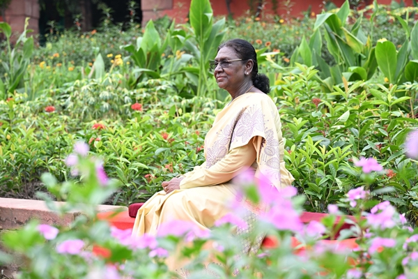President Droupadi Murmu Attends Opening of Amrit Udyan Summer Annuals Edition 2026