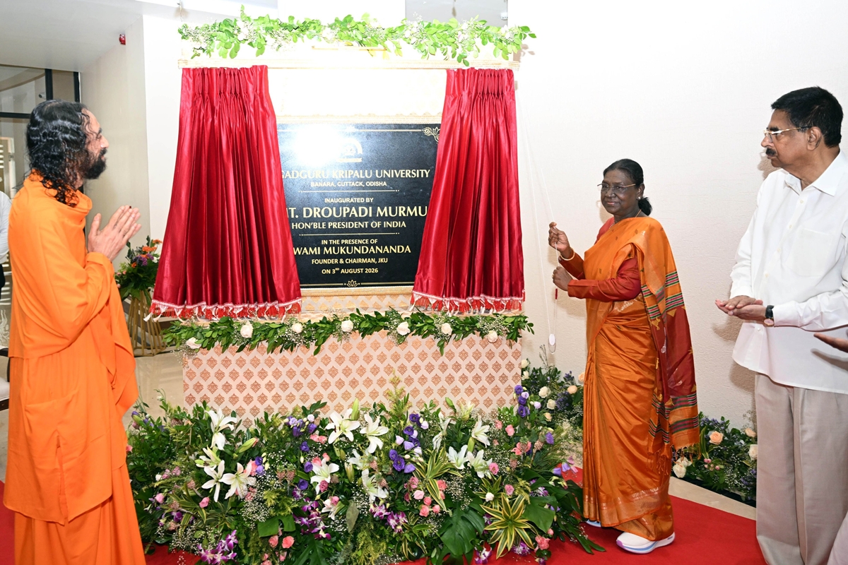 President Murmu urges universities to give priority to education of girls, tribal students