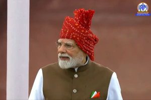 प्रधानमंत्री नरेंद्र मोदी ने लाल किले की प्राचीर से राष्ट्रीय ध्वज फहराया; कहा- 2047 तक विकसित भारत बनकर रहेगा