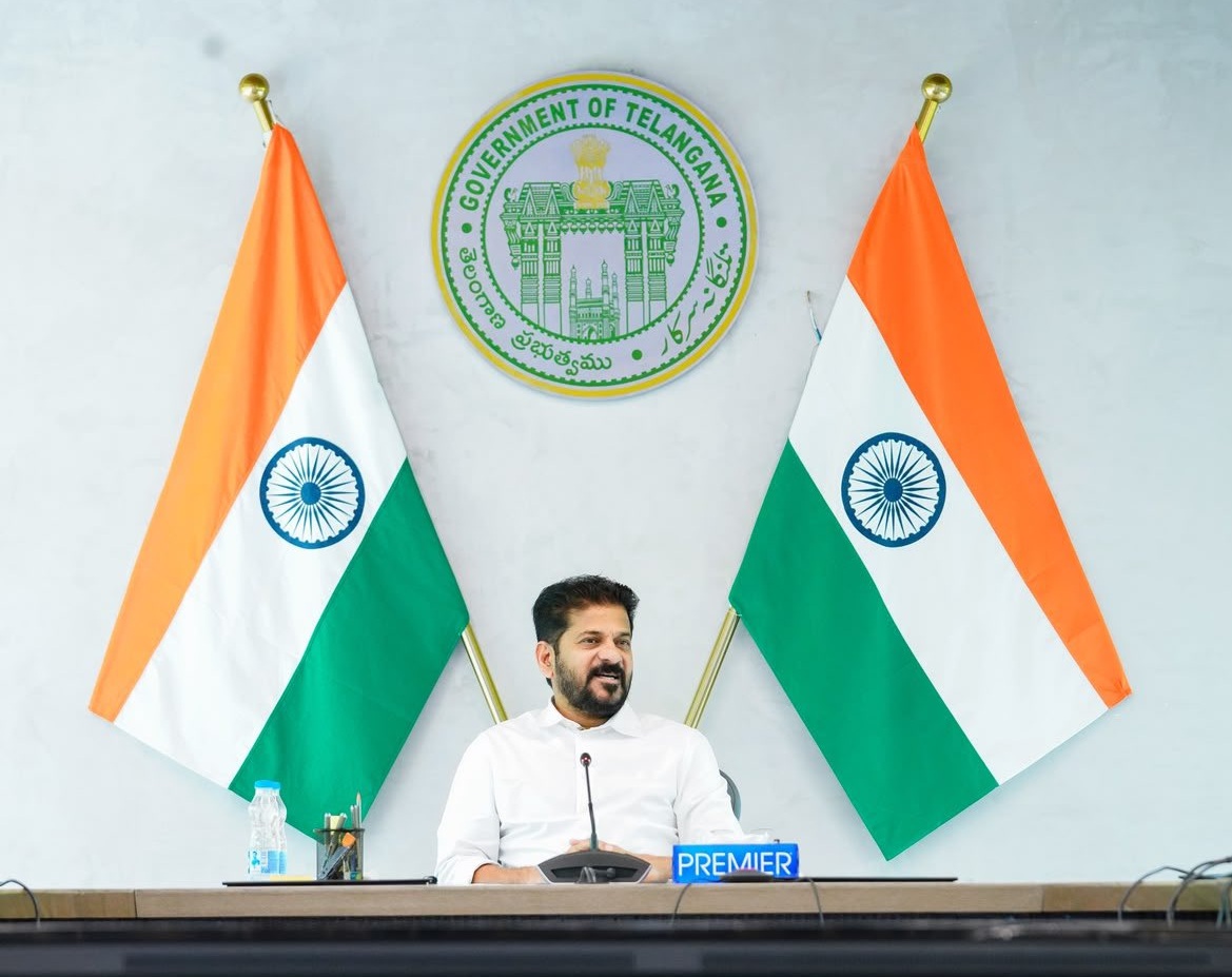 तेलंगाना के मुख्यमंत्री रेवंत रेड्डी ने निर्वाचन आयोग आपत्तियां और शिकायतें दर्ज कराने की समय-सीमा बढ़ाने की मांग की