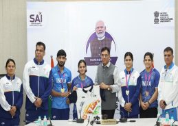 Sports Minister felicitates Indian athletes of CWG 2026 with cash rewards