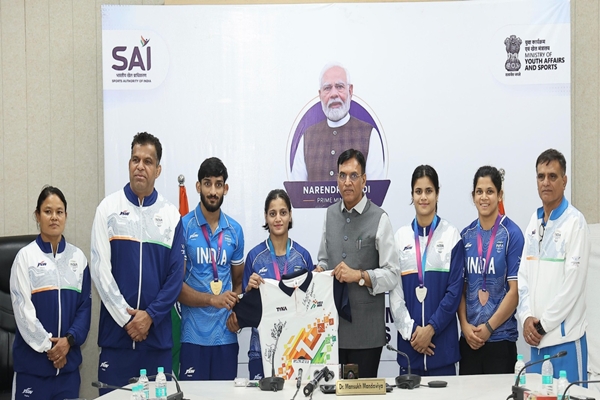 Sports Minister felicitates Indian athletes of CWG 2026 with cash rewards