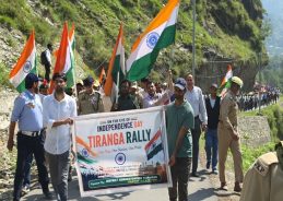 J&K: Mega Tiranga rally with 1,200-metre-long National Flag J&K: Mega Tiranga rally with 1,200-metre-long National Flag
