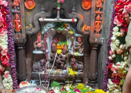 Large number of devotees gather at Ujjain temples on Sawan Monday and Nag Panchami